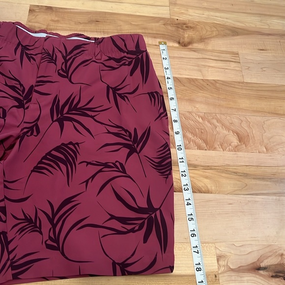 Under Armour Women’s Pink Quartz 9” Golf Shorts - Picture 12 of 13